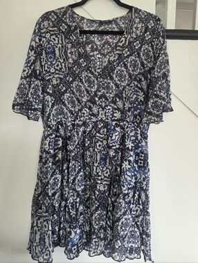 ZARA Navy and White Printed V-Neck Blouse